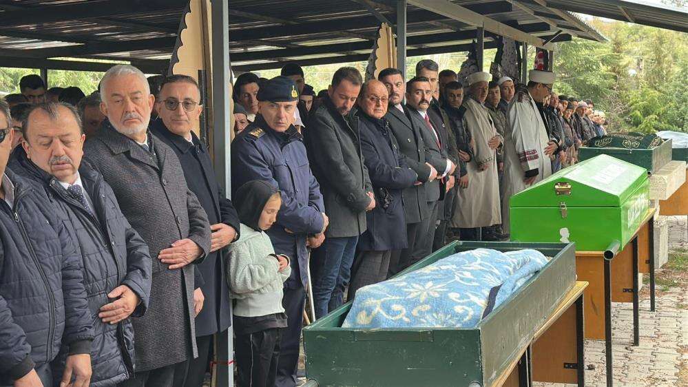 Ekmek parası peşindeyken kaza kurbanı olan 7 kişiye yürek yakan veda 14